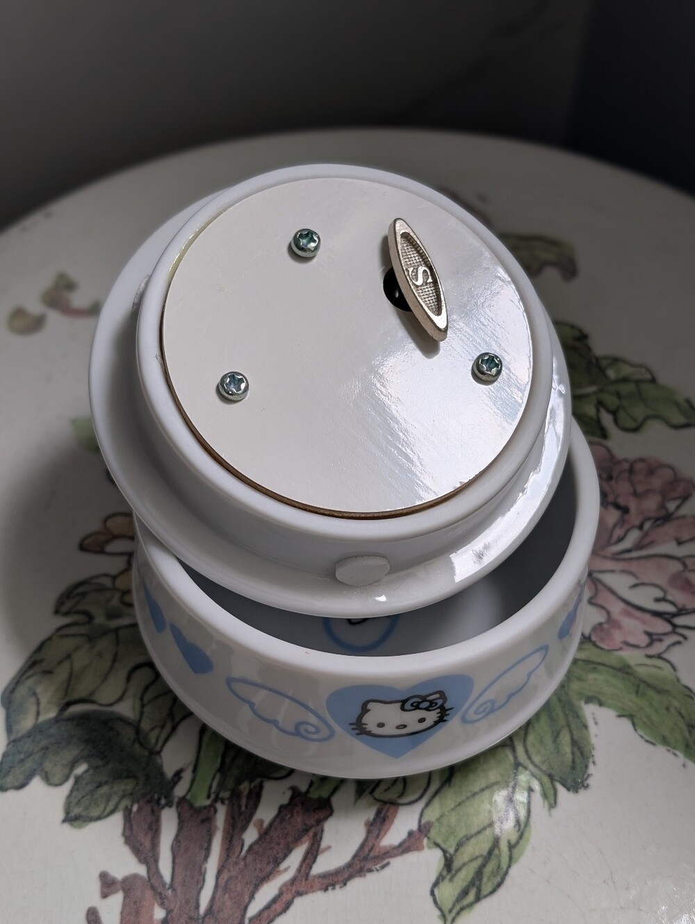 Vintage Hello Kitty White and Light Blue Heart Trinket Musical Box - Picture 6 of 7